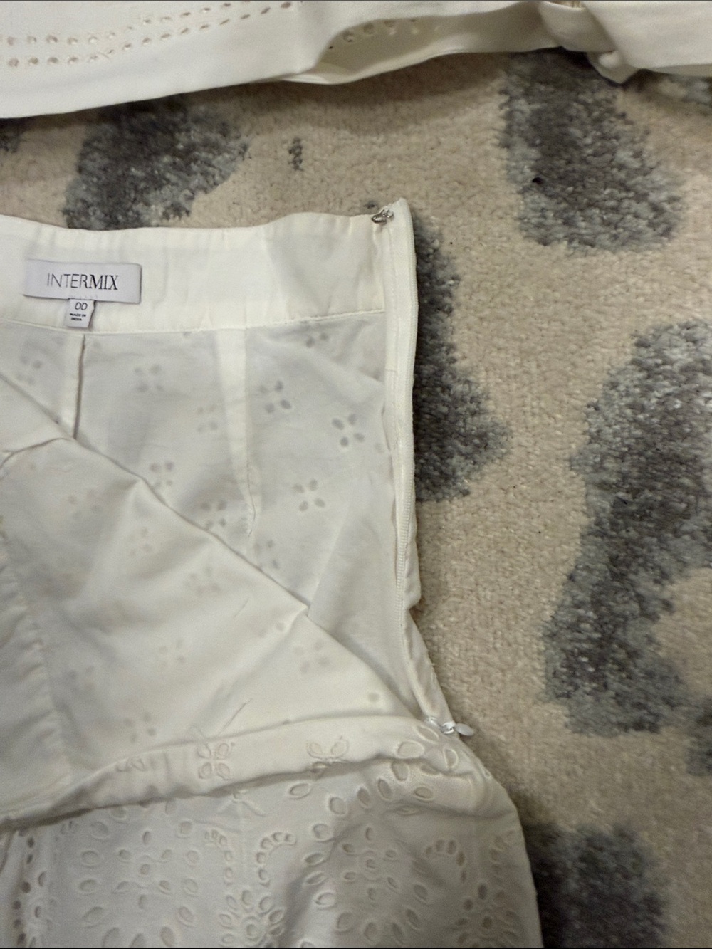 INTERMIX SET- White Eyelet Top and Shorts with Scalloped Trim. - Picture 6 of 8